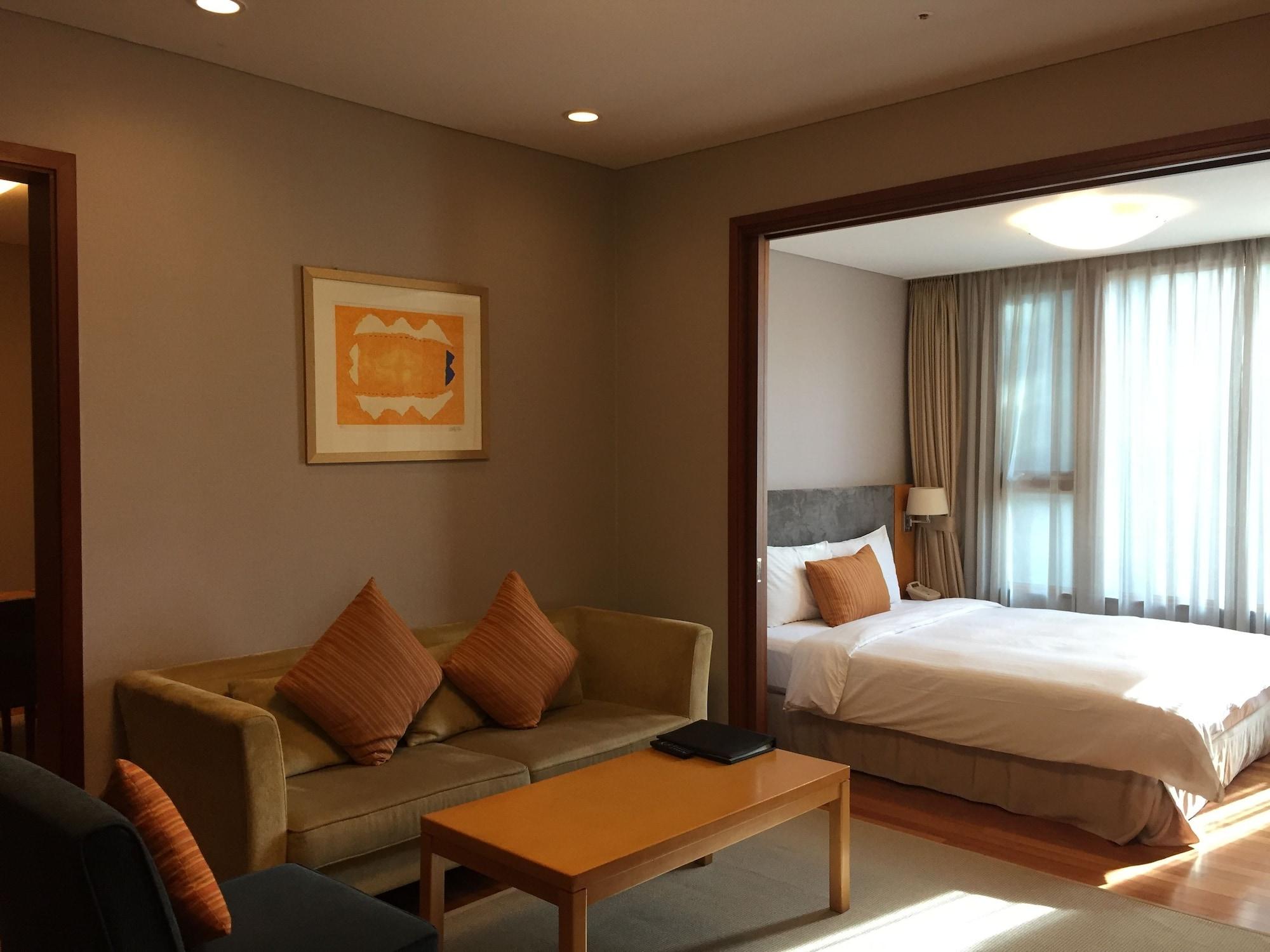 Somerset Palace Apartemen
